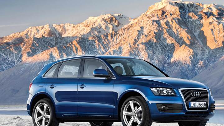 2009 Audi Q5 In Blue Near Moutains